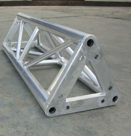 Chine Botte en aluminium argentée de triangle, botte durable de toit pour le haut-parleur fournisseur